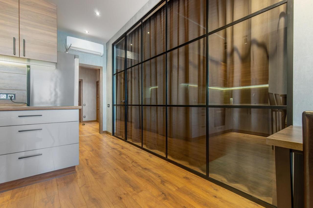 Sea Symphony Wood Style Apartment Odesa Exterior foto